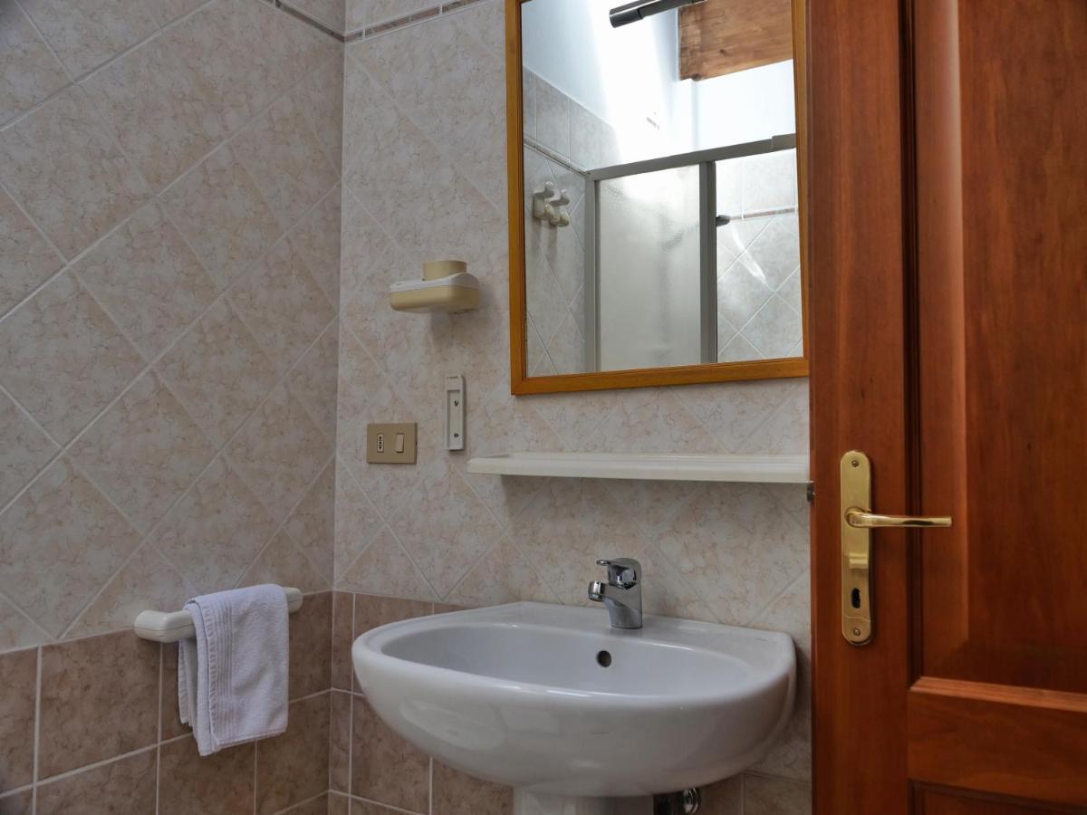 Lounge Del Duca, Centralissimo Bicamere Su Due Livelli - Posto Auto A Richesta Grado Luaran gambar